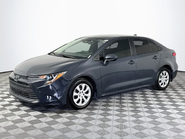 Used 2025 Toyota Corolla LE FWD image 4