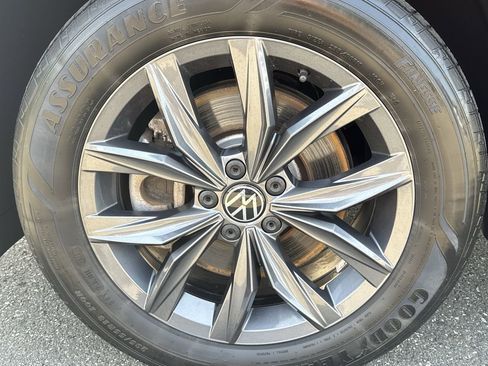 Used 2023 Volkswagen Tiguan SE image 10