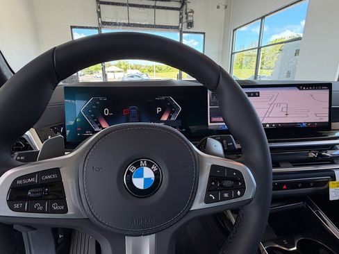 New 2026 BMW X7 xDrive40i w/ M Sport Package AWD/4WD image 11