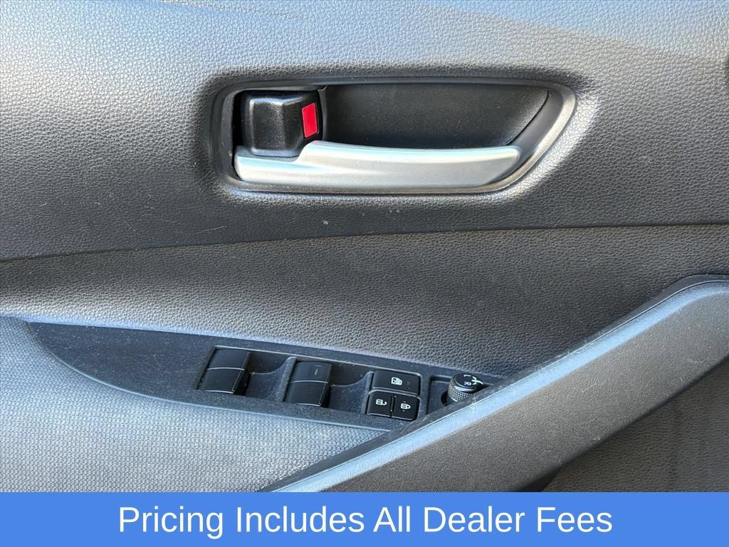 Used 2021 Toyota Corolla LE FWD image 12