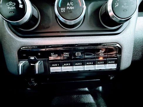 Used 2020 RAM 3500 Tradesman w/ Chrome Appearance Group image 29