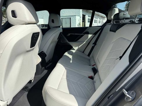 Used 2025 BMW i5 xDrive40 w/ Premium Package image 17