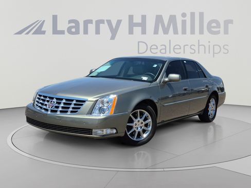 Used 2011 Cadillac DTS Luxury FWD image 1