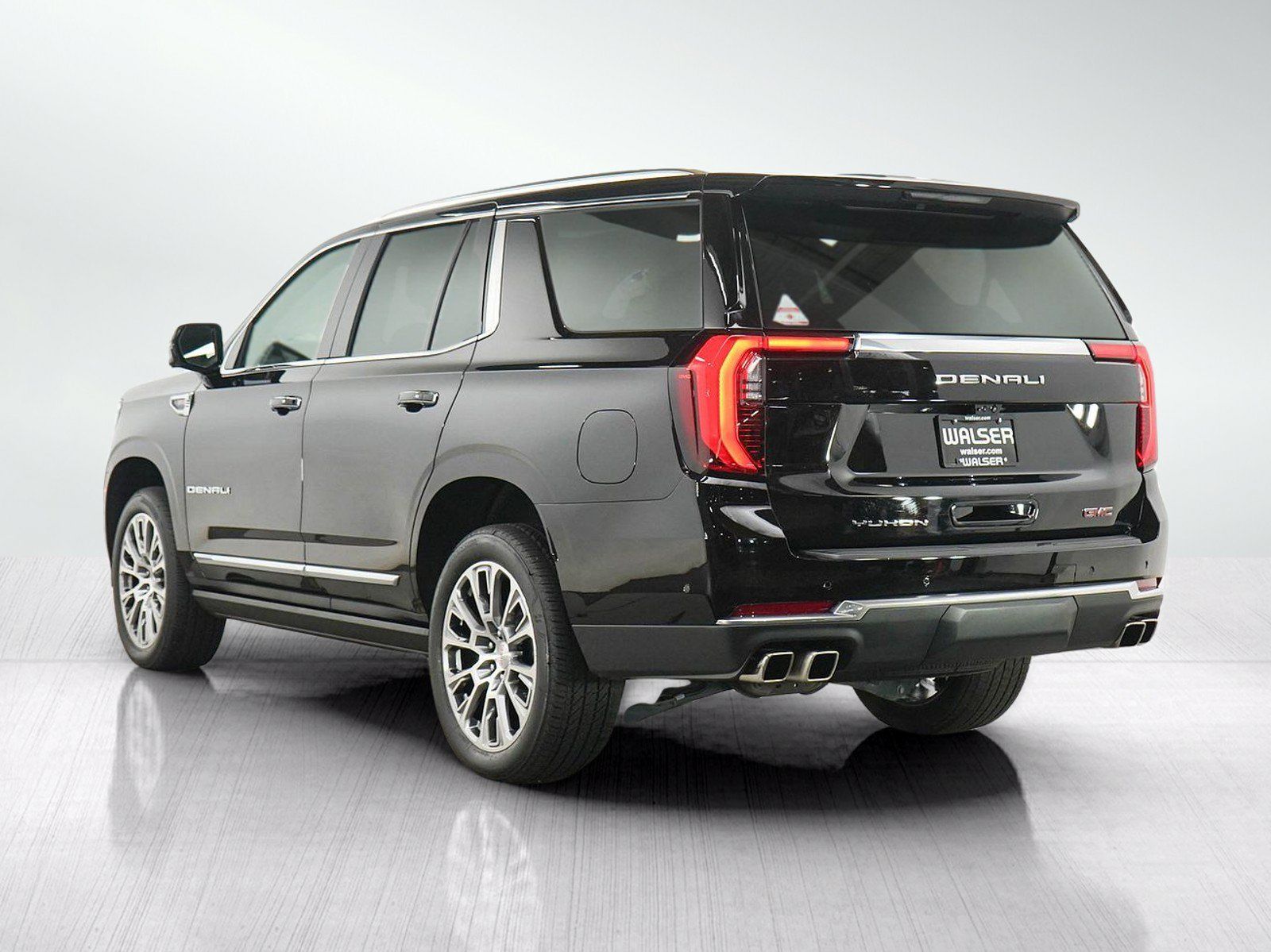 Used 2025 GMC Yukon Denali w/ Denali Reserve Package AWD/4WD image 3