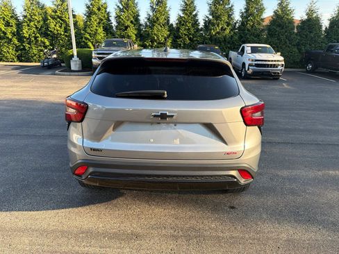 Used 2024 Chevrolet Trax RS w/ Driver Confidence Package FWD image 4
