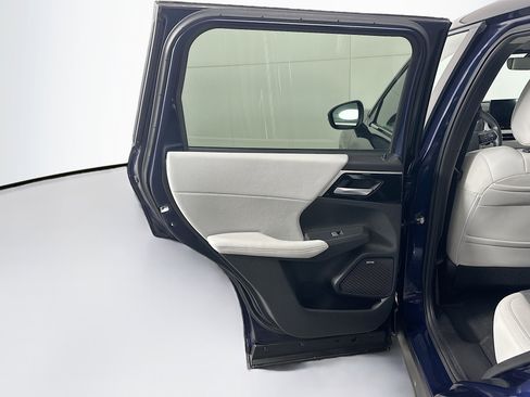 Used 2025 Mitsubishi Outlander SE image 27