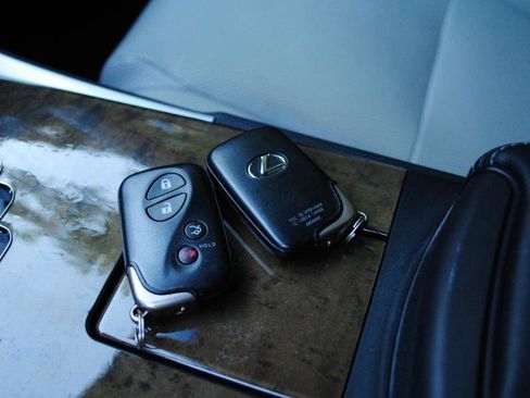 Used 2011 Lexus IS 350C w/ Luxury Pkg image 29