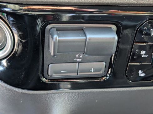 Used 2024 GMC Sierra 1500 SLT w/ SLT Premium Plus Package image 28