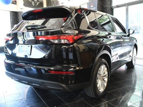 Used 2024 Mitsubishi Outlander ES AWD/4WD image 10