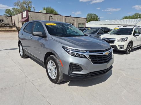Used 2024 Chevrolet Equinox LS w/ LS Convenience Package AWD/4WD image 4