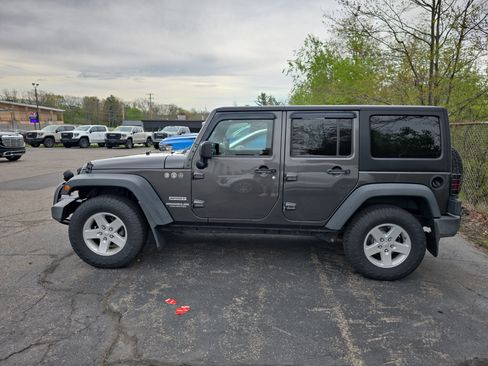 Used 2017 Jeep Wrangler Unlimited Sport w/ Quick Order Package 23S AWD/4WD image 6