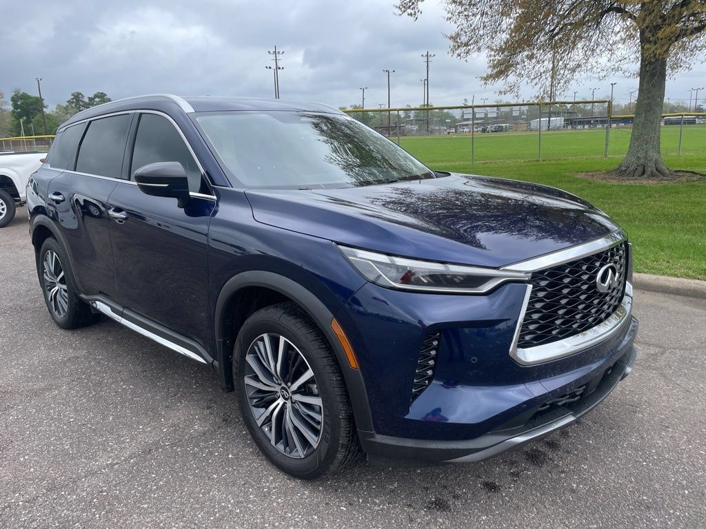Used 2023 INFINITI QX60 Sensory w/ Cargo Package FWD image 3