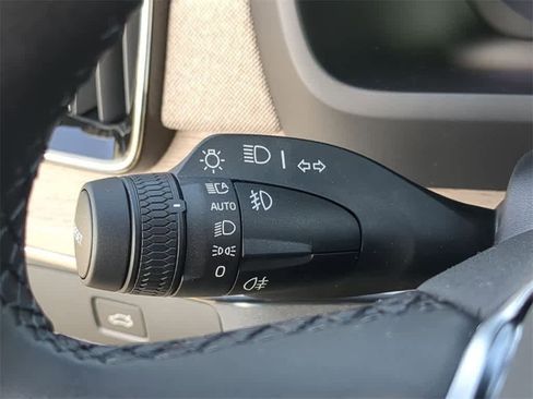 New 2026 Volvo XC90 B5 Core w/ Protection Package Premier image 27