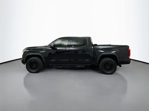 Used 2022 Toyota Tundra SR5 w/ SR5 Convenience Package image 4