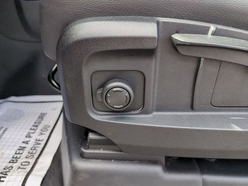 Used 2023 Land Rover Defender 90 S image 41