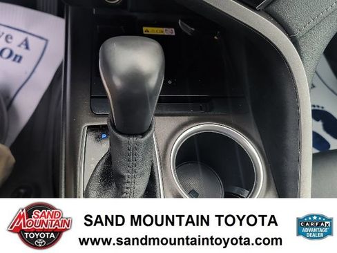 Used 2022 Toyota Camry XLE w/ Cold Weather Package FWD image 19