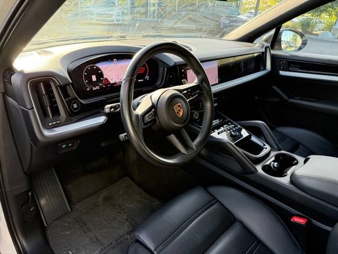 Used 2024 Porsche Cayenne Coupe AWD/4WD image 10