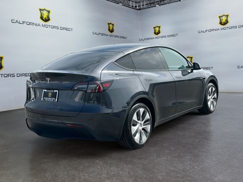 Used 2024 Tesla Model Y 2WD image 5