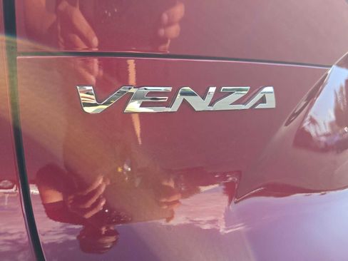 Used 2021 Toyota Venza XLE image 14