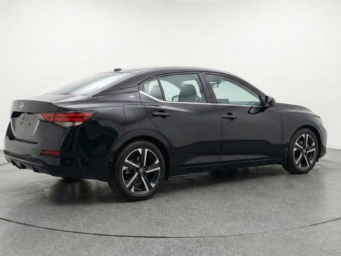 Used 2025 Nissan Sentra SV FWD image 9