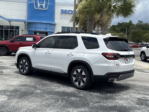 New 2026 Honda Pilot Touring image 10