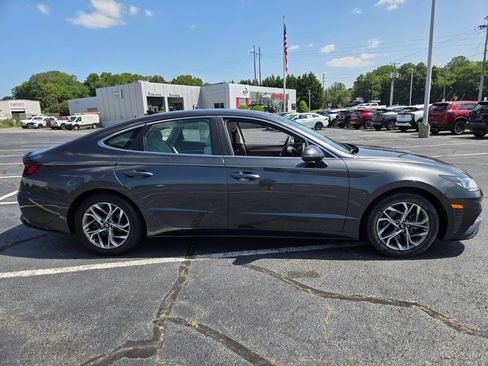 Used 2023 Hyundai Sonata SEL w/ Convenience Package FWD image 9
