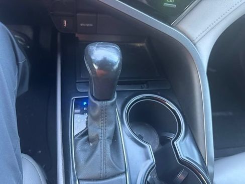 Used 2020 Toyota Camry SE FWD image 14