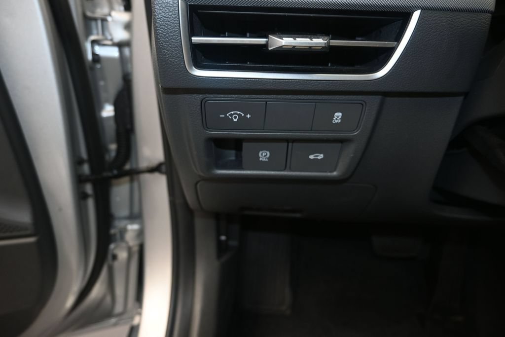 Used 2025 Hyundai Sonata SEL FWD image 12