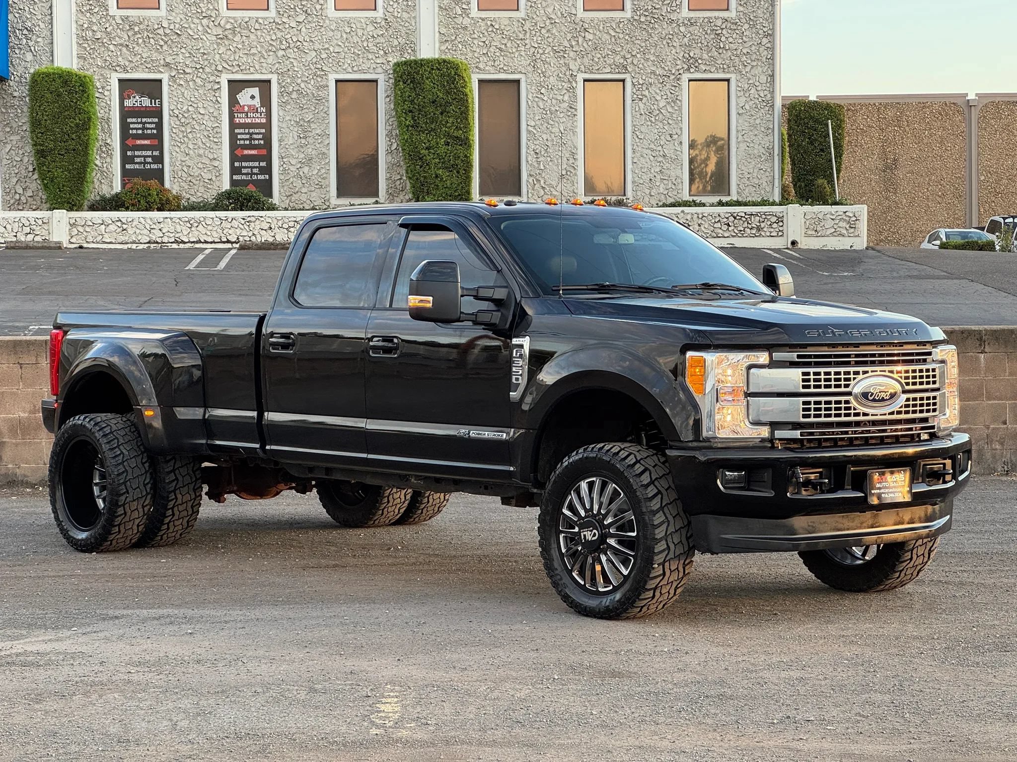 Used 2017 Ford F350 Lariat AWD/4WD image 3