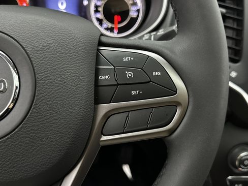 Used 2022 Jeep Cherokee Latitude Lux w/ Sun & Sound Group image 16