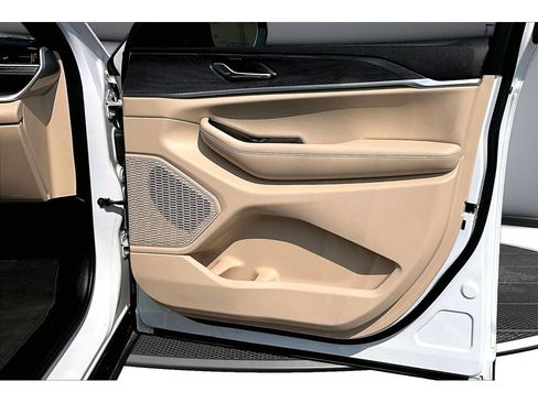 Certified 2025 Jeep Grand Cherokee Limited RWD image 47