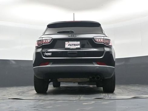 Used 2018 Jeep Compass Latitude FWD image 41