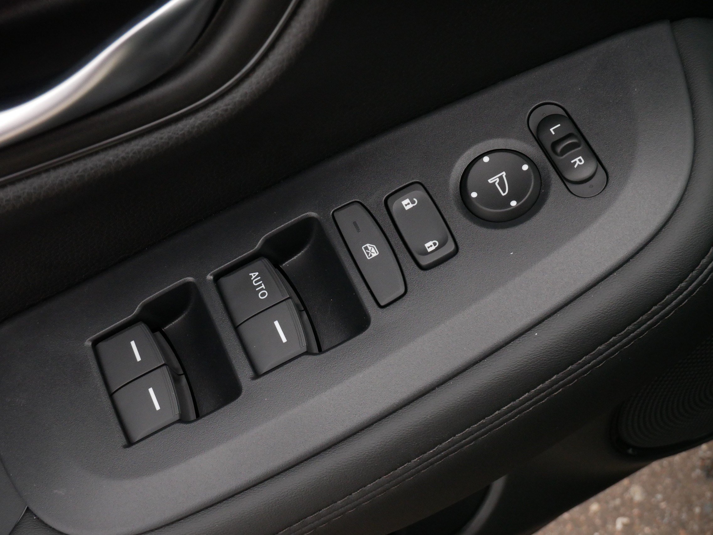 Certified 2027 Honda HR-V LX image 19