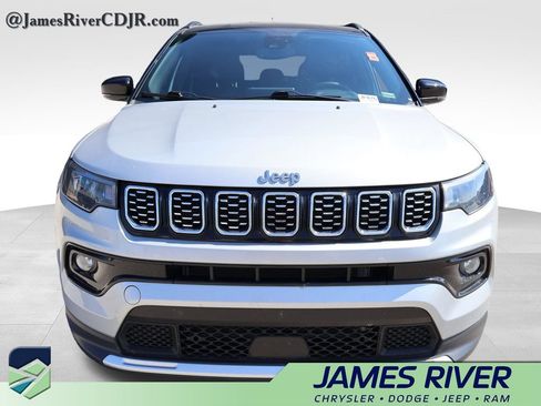 Used 2025 Jeep Compass Limited AWD/4WD image 7