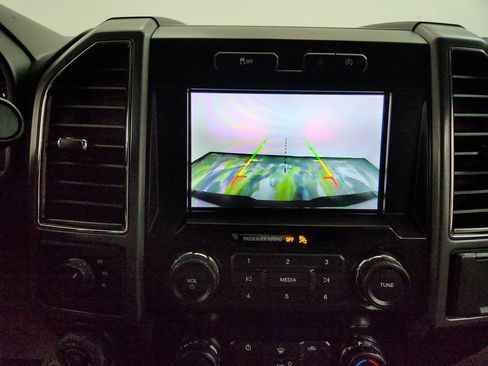 Used 2019 Ford F150 XLT w/ Trailer Tow Package image 17