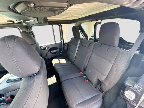 Used 2023 Jeep Wrangler Unlimited Rubicon AWD/4WD image 27