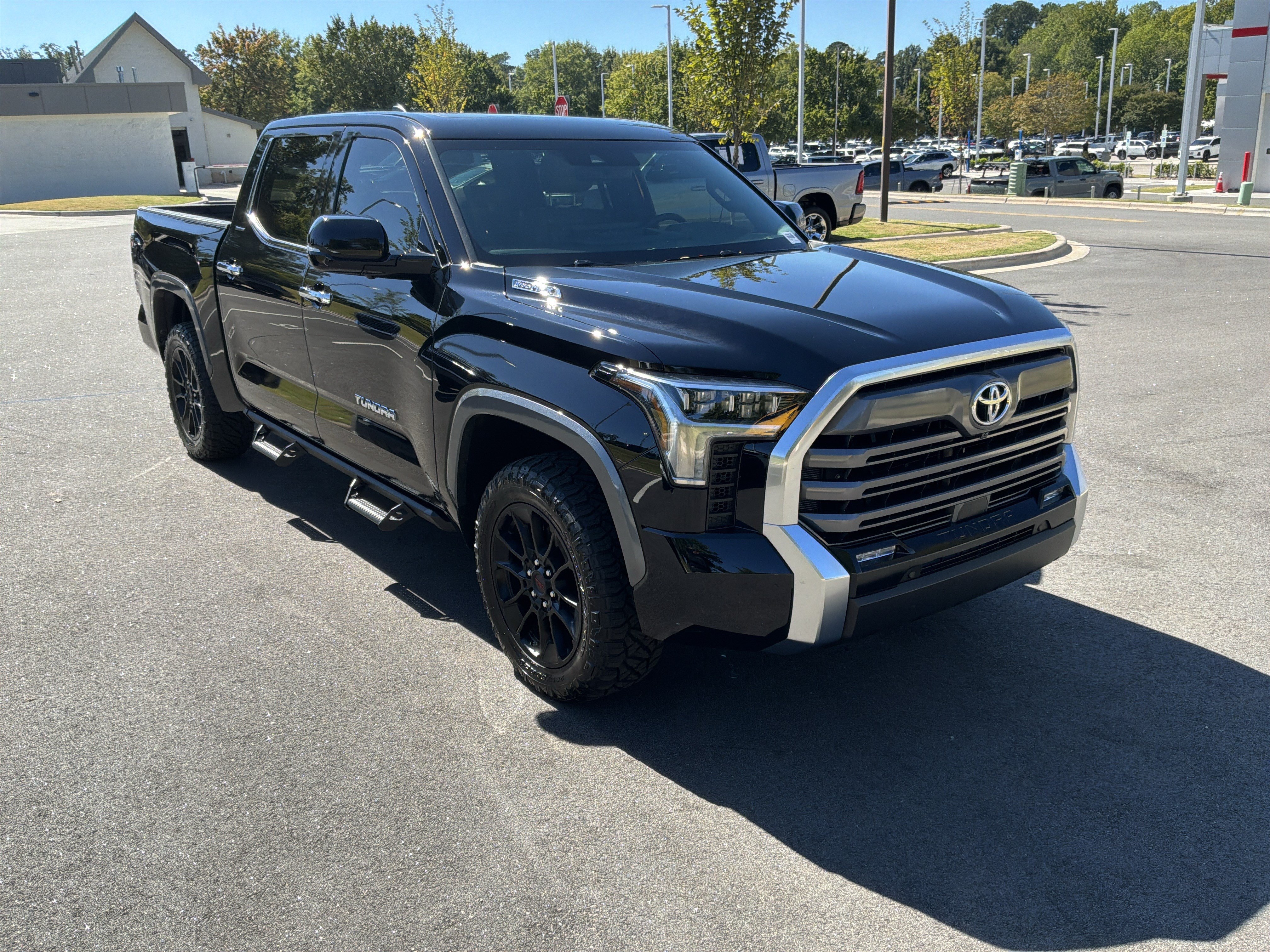 Used 2025 Toyota Tundra Limited AWD/4WD image 2