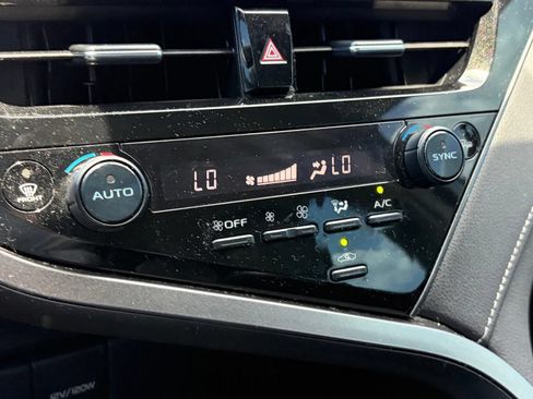 Used 2024 Toyota Camry SE FWD image 9