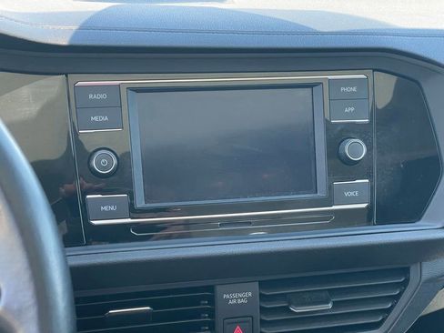 Certified 2023 Volkswagen Jetta SE FWD image 19