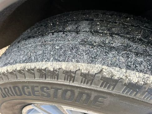 Used 2023 Chevrolet Traverse LT image 57