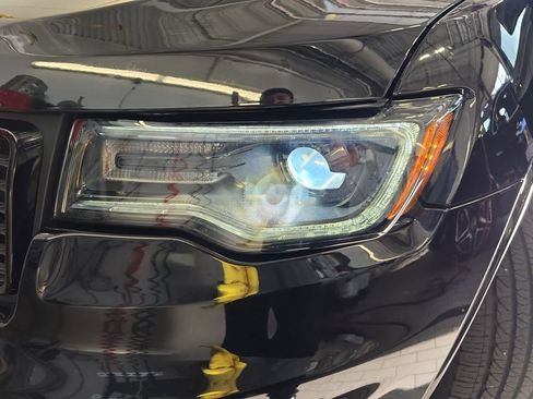 Used 2020 Jeep Grand Cherokee Altitude image 34