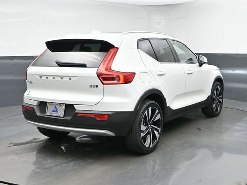 Used 2024 Volvo XC40 B5 Plus w/ Protection Package Premier AWD/4WD image 4