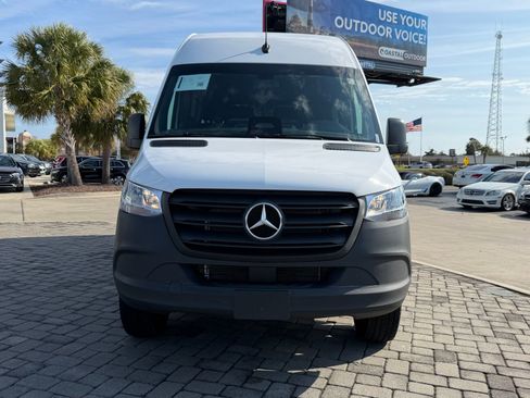 Used 2025 Mercedes-Benz Sprinter 2500 image 5