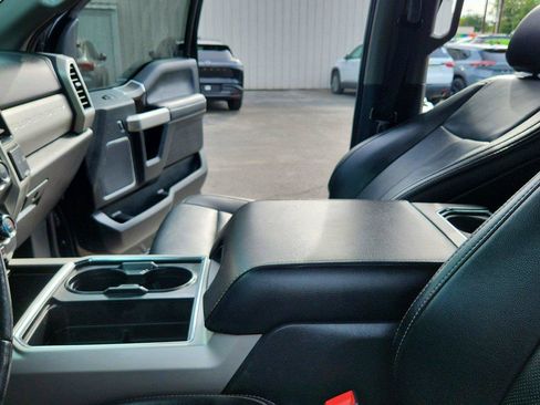 Used 2021 Ford F250 Lariat w/ Lariat Ultimate Package AWD/4WD image 13