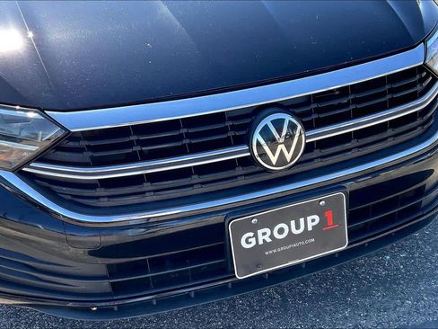 Used 2024 Volkswagen Jetta SE image 30