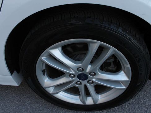 Used 2018 Ford Fusion SE FWD image 13