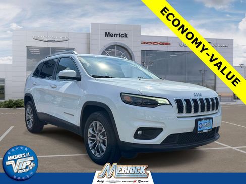 Used 2019 Jeep Cherokee Latitude Plus w/ Cold Weather Group AWD/4WD image 1