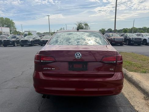 Used 2017 Volkswagen Jetta SE FWD image 6