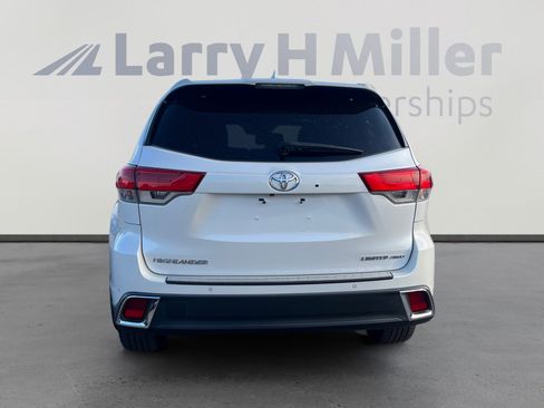 Used 2017 Toyota Highlander Limited w/ Carpet Mat Package image 4