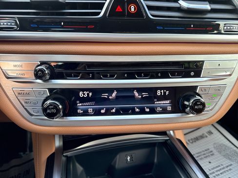 Used 2018 BMW 750i xDrive AWD/4WD image 17